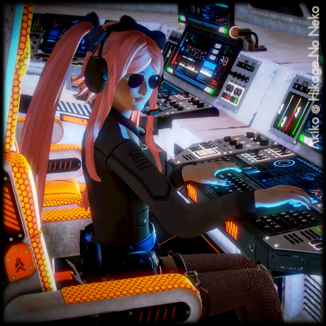 Model : Alice // another opportunity for her to appear on screen in a sci-fi outfit, this time as weapon operator of a space battleship...