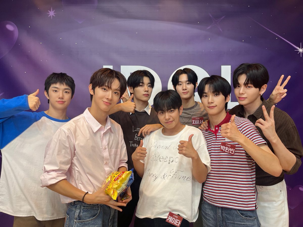 EVNNE_official's tweet photo. [📸]
250806
#아이돌라디오

엔브의 썸멤 이븐이들
스페셜 DJ 메인즈도 고생했어🔥

#EVNNE #이븐
#LOVE_ANECDOTES #How_Can_I_Do https://t.co/IpqGUxONCi