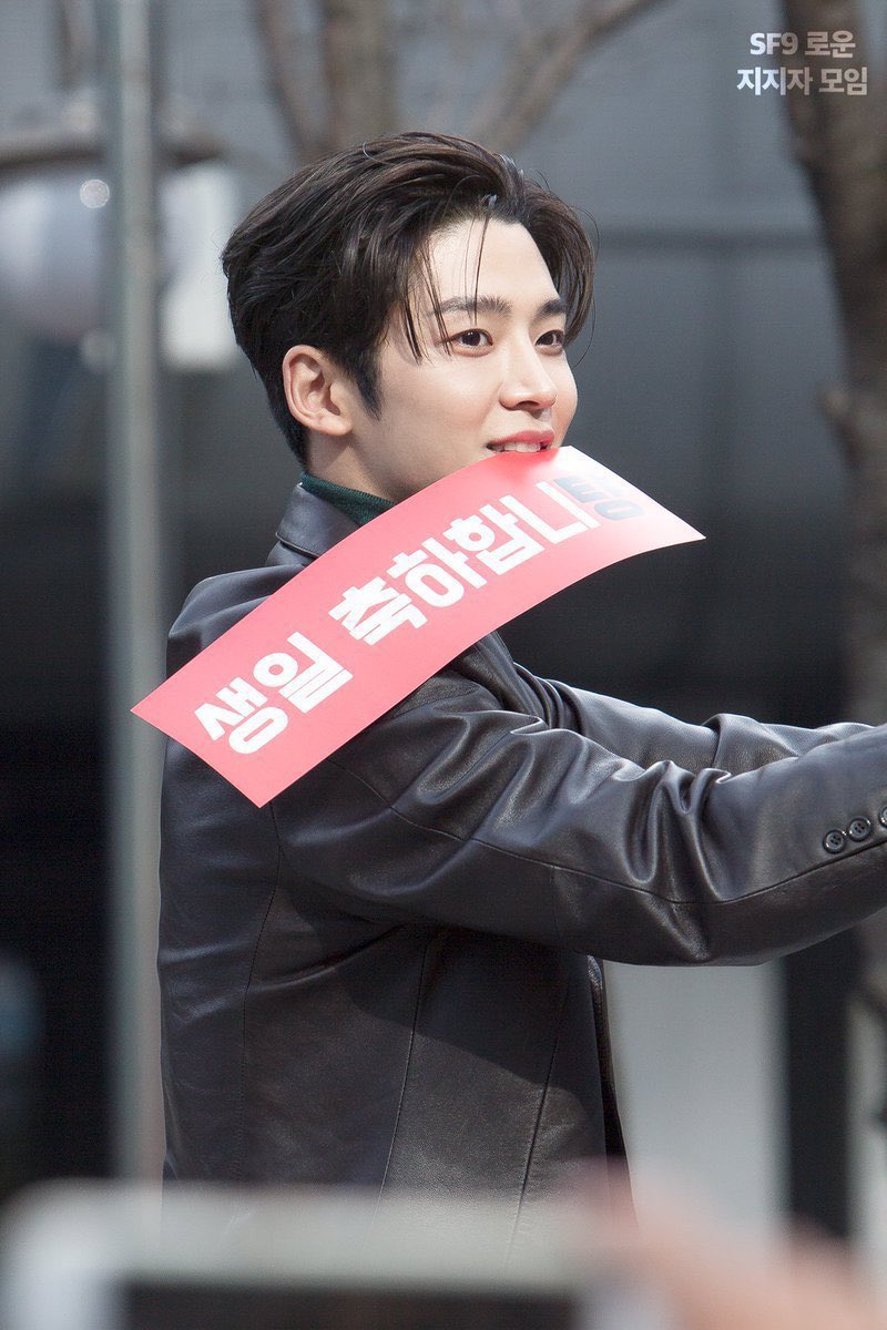 석우야 생일 축하해🎉
#우리의_여름은_로운으로_물들어 #HAPPY_ROWOON_DAY