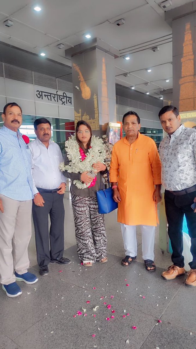 मातृभूमि भारत में अपनों के साथ ♥️