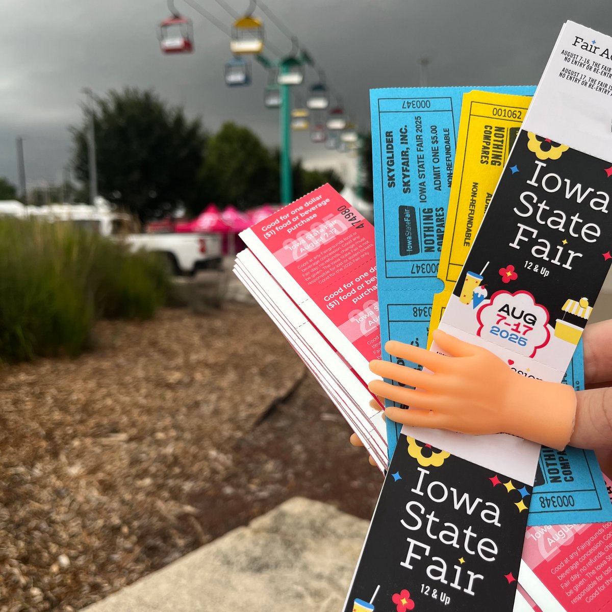✋THE LAST WIN IT WEDNESDAY🤚

This is the last call to win big! Enter for a chance to win 4 admission tickets, $50 in food tickets, 4 Ye Old Mill tickets, 4 Sky Glider tickets and 1 Parking Pass. 

Enter at iowastatefair.org/contests-and-g…
