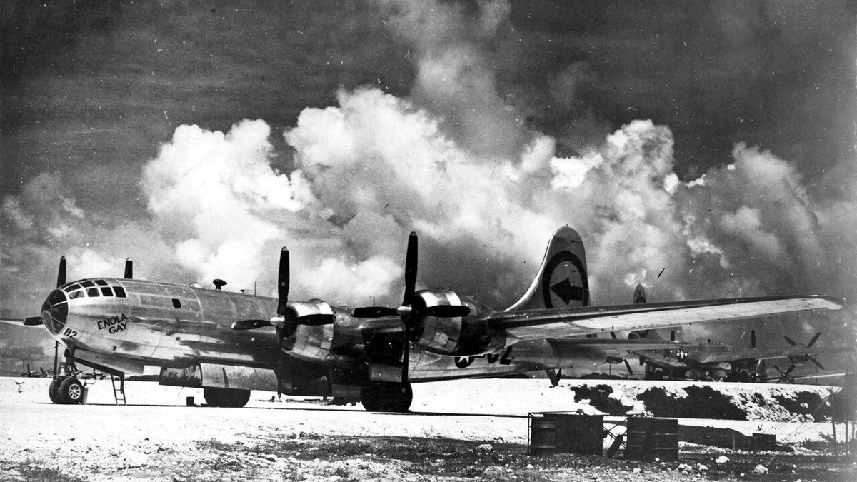 Hoy se cumplen 80 años del bombardeo atómico de #hiroshima, que mató a 140,000 personas y devastó la ciudad. Tres días después, #Nagasaki sufrió el mismo destino. En un mundo donde crecen los arsenales y se debilitan los acuerdos nucleares, el riesgo de olvidar y repetir aumenta