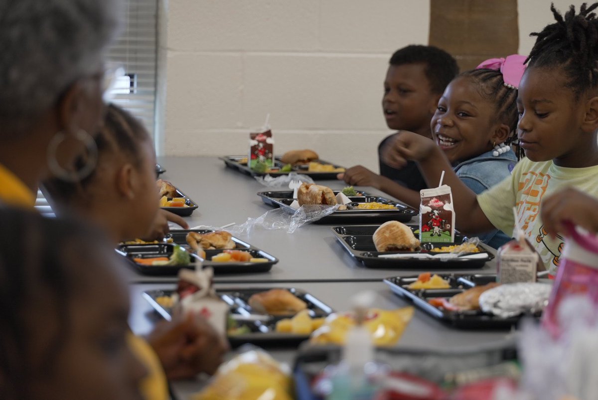 Feed the brain! 🥕🥦🍔<a href="/ConderStars/">Conder Arts Integrated Magnet School</a> #Back2Two