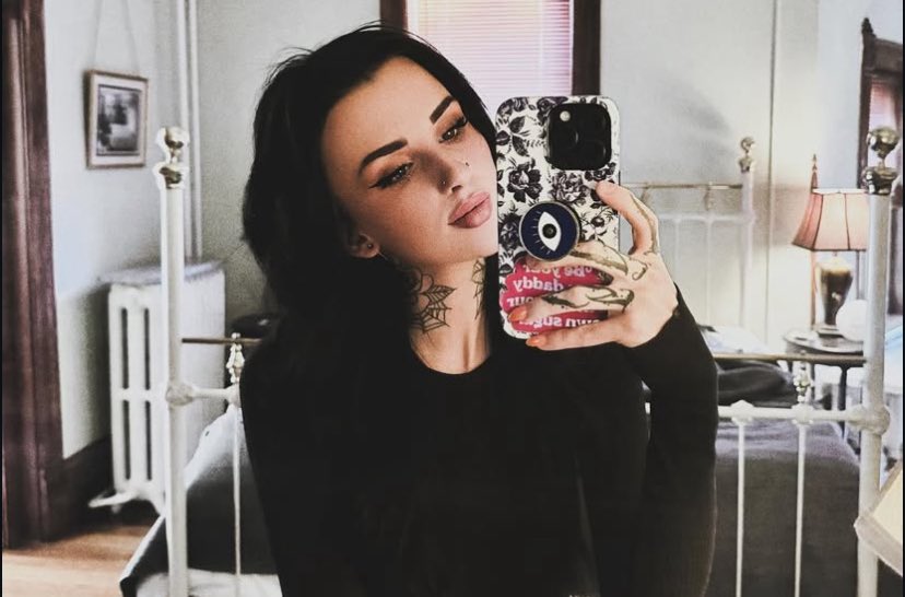 selene☾ tweet media
