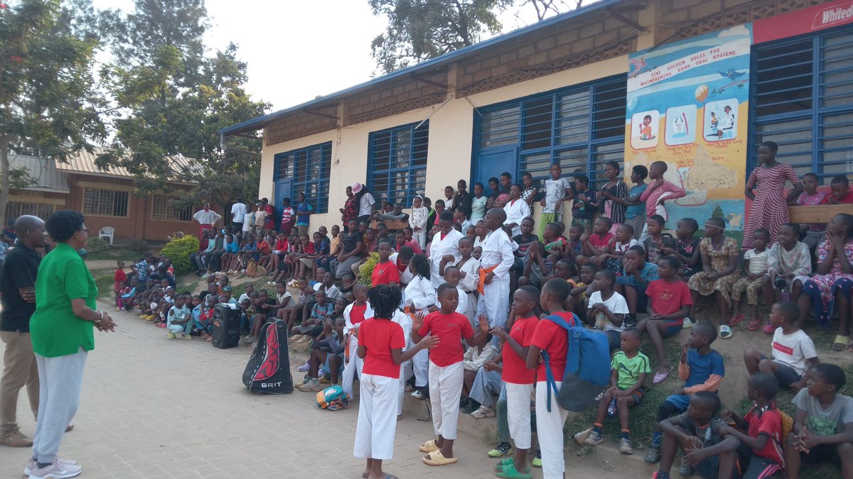 None kuwa gatatu tariki ya 06/08/2025 mu Murenge wa Gisozi gahunda y'intore mu biruhuko yakomeje nk;uko bisanzwe kuri sites zose, Intore zakomeje kuganirizwa ikiganiro kivuga iby'ubuzima bw'imyororokere, bakora kandi n'imyitozo ngororamubiri nk'uko bisanzwe. <a href="/RwandaLocalGov/">Ministry of Local Government | Rwanda</a>