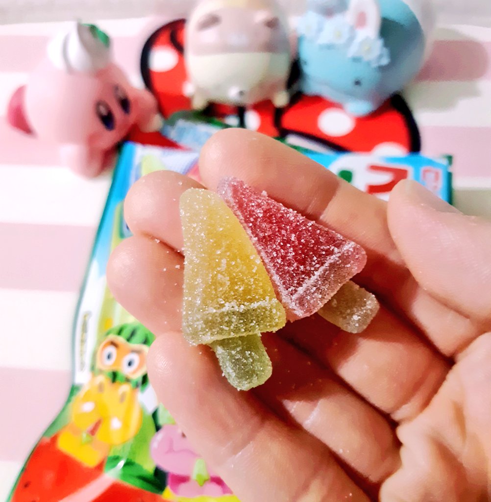 しごおわー
きたく～

今日も、レジ、品出し、発注と、忙しく、食品の品出しは、調味料の箱とか重かったし、発注は、商品によっては、来週はメーカーさんがお休みで発注できないから、いつもより数量を考えながら、多めに発注…( ˟꒳˟ )つかれた

パナップ ぶどう🍇✨

スイカ＆メロンバー グミ♡