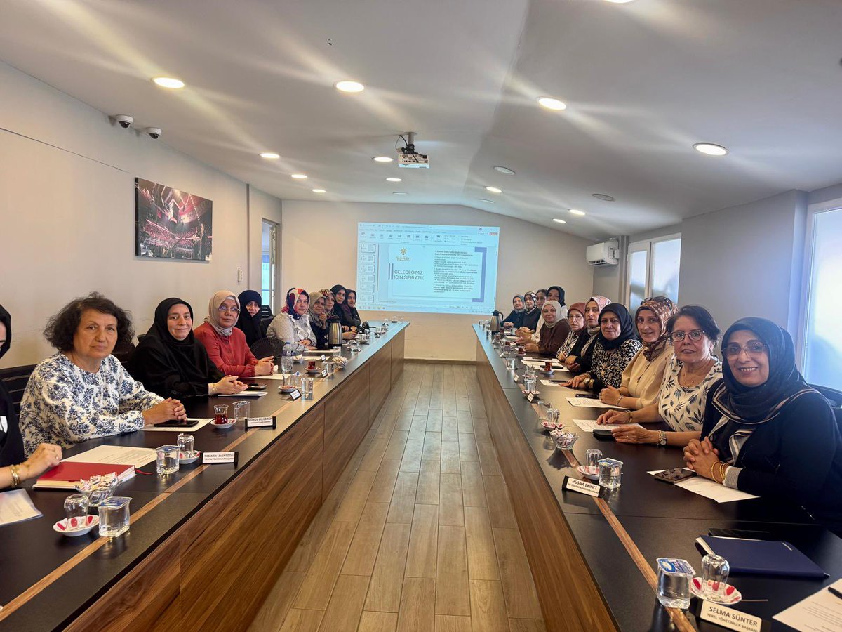 AK Kadın Güngoren (@akkadingungoren) on Twitter photo Siyasi ve Hukuk İşler Birim Başkanımız Süreyya İlerler Başkanlığında, İl Koordinatörümüz <a href="/mrym_kucuk/">meryem küçük 🇹🇷🇹🇷</a> ‘ün katılımıyla Yönetim Kurulu Toplantımız gerçekleştirildi. Siyasi ve Hukuk İşler Birim Başkanımız Süreyya İlerler Başkanlığında, İl Koordinatörümüz <a href="/mrym_kucuk/">meryem küçük 🇹🇷🇹🇷</a> ‘ün katılımıyla Yönetim Kurulu Toplantımız gerçekleştirildi.