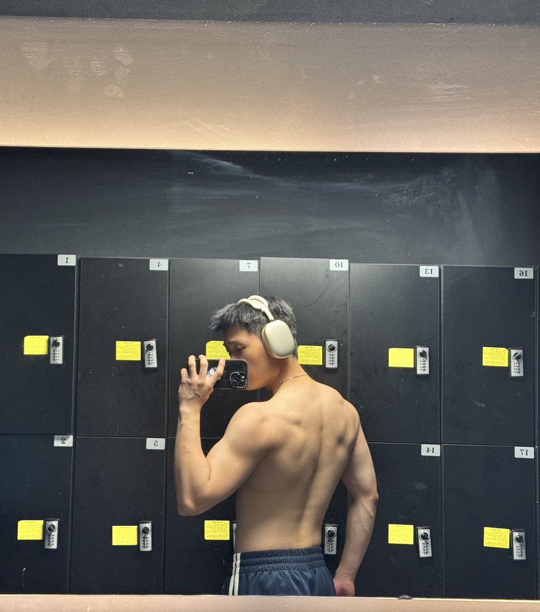 Point__E's tweet image. 아침 어깨, 저녁 등 하루 두탕 일상👀