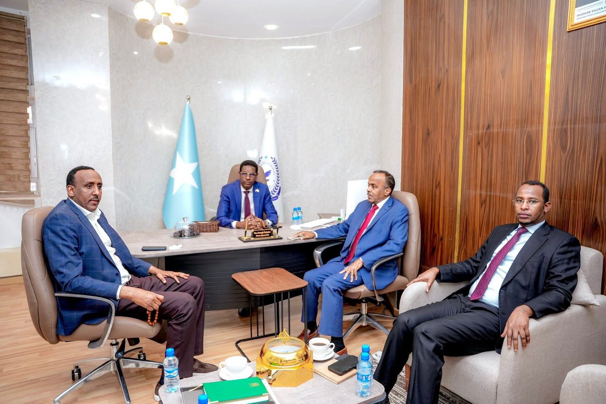 NIRASomalia's tweet image. 1/3:
Today, a crucial meeting was held at the Immigration and Citizenship Agency headquarters. It was decided that starting September 1, 2025, the Somali passport will require a National ID Card for applications to ensure the security and reliability of citizen data. #Somalia
