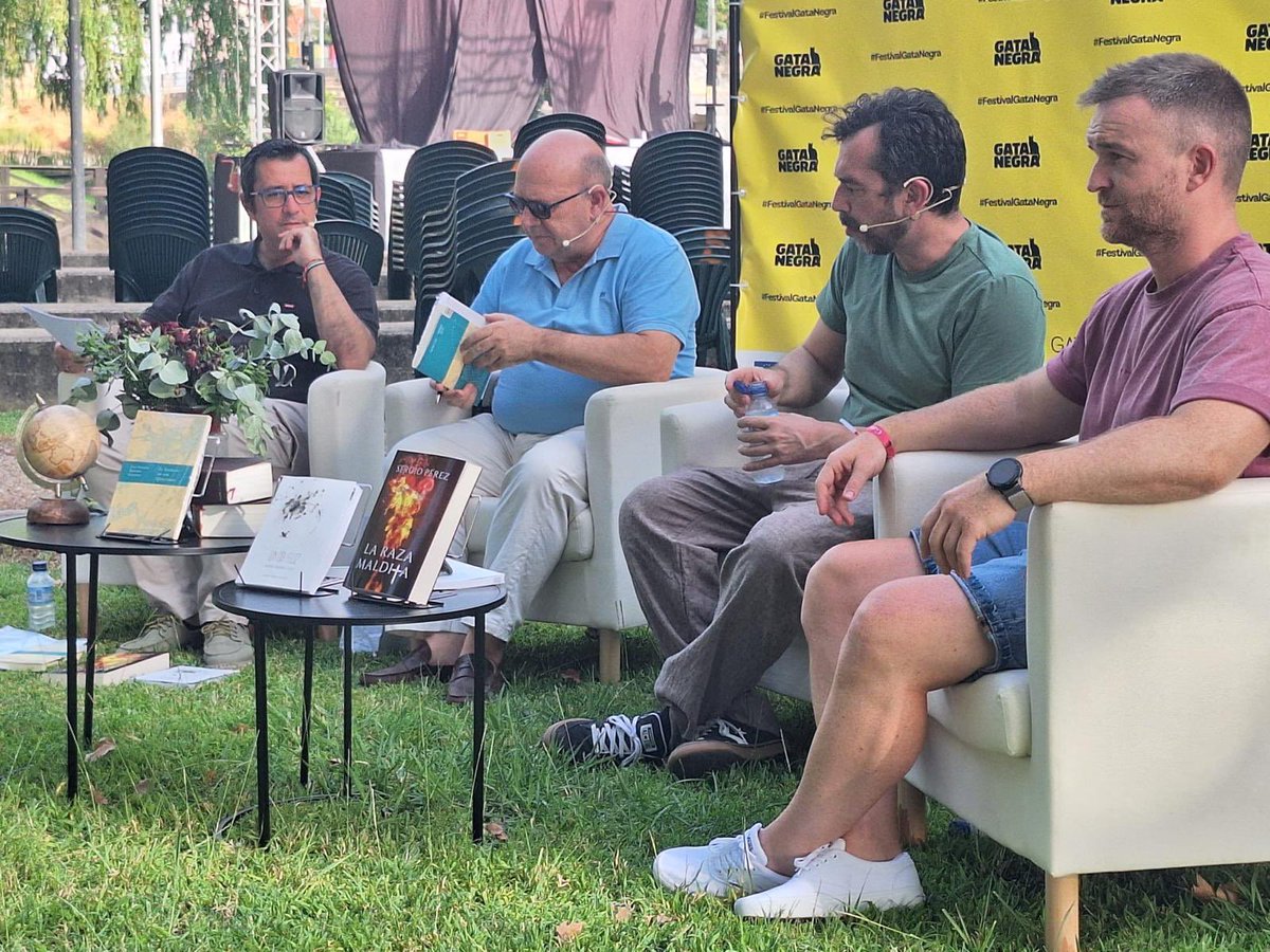Ayer tuvimos la suerte de estar en Gata Negra, el festival de novela negra que organiza Moraleja. Y lo hicimos de la mano de Juan Ignacio Rengifo que habló de El espíritu de los Quelcinos. Gracias a la organización por contar con la <a href="/EditoraEx/">Editora Regional de Extremadura</a>