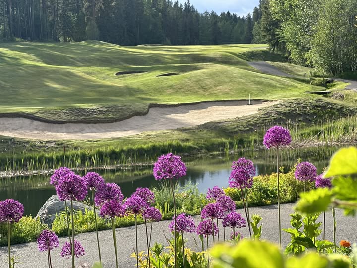 “Wrapped up the round and caught this from the patio. The kind of view that makes you stay for just one more.” - Trickle Creek Lodge Guest

#tricklecreekgolf #mykimberley