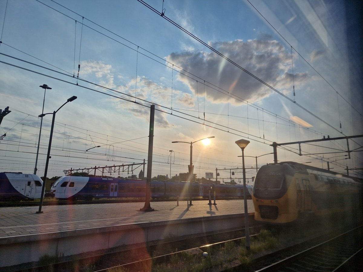 VikingonRails's tweet image. Haije!

Lichamelijk en mentaal gaan we weer (flink) te hard achteruit. Dus tijd voor therapie! 🫡

#WorldonRails #vikingonrails #interrail #createyourownstory  #bahn #treinleven @DB_Bahn @Interrail