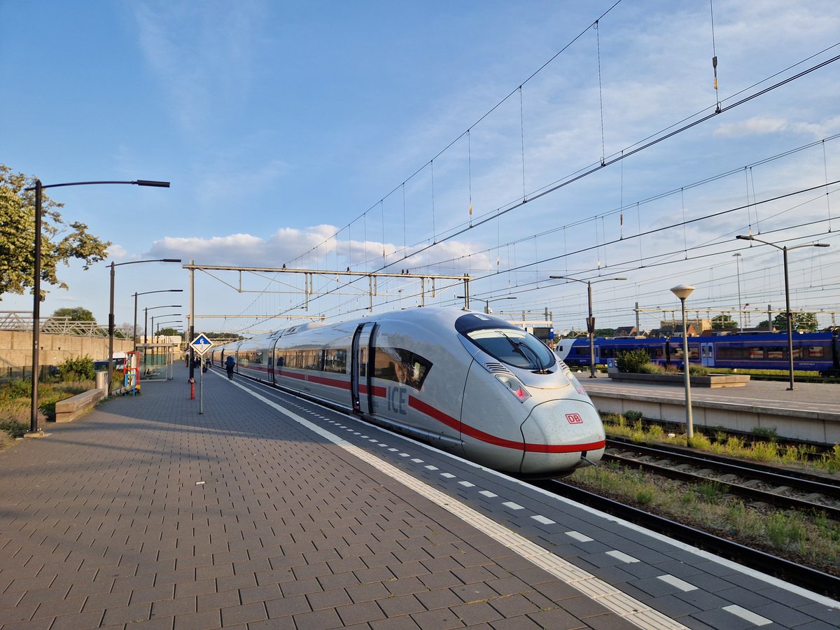 VikingonRails's tweet image. Haije!

Lichamelijk en mentaal gaan we weer (flink) te hard achteruit. Dus tijd voor therapie! 🫡

#WorldonRails #vikingonrails #interrail #createyourownstory  #bahn #treinleven @DB_Bahn @Interrail
