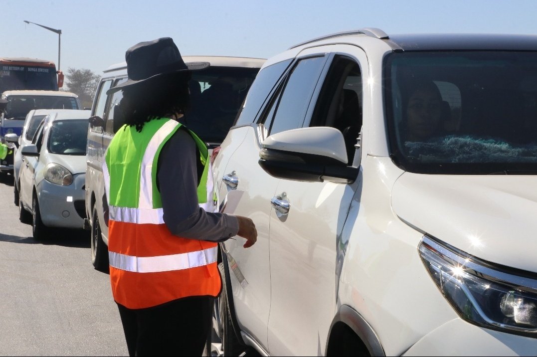 Matebeleland Pulse (@matpulsezw) on Twitter photo 🚦 ZRP Launches Road Safety Blitz Ahead of August Holiday
As holiday travel picks up, <a href="/PoliceZimbabwe/">Zimbabwe Republic Police</a> has rolled out a major traffic awareness campaign in Bulawayo, urging drivers to ditch reckless habits and stay alert on the roads. 🚦 ZRP Launches Road Safety Blitz Ahead of August Holiday
As holiday travel picks up, <a href="/PoliceZimbabwe/">Zimbabwe Republic Police</a> has rolled out a major traffic awareness campaign in Bulawayo, urging drivers to ditch reckless habits and stay alert on the roads.