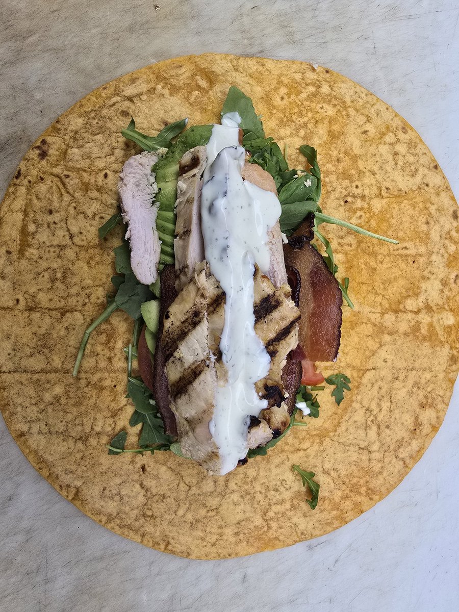 Gotta love a quick and easy lunch.
#chickenwrap