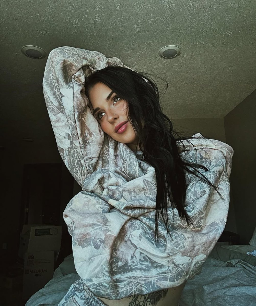 selene☾ tweet media