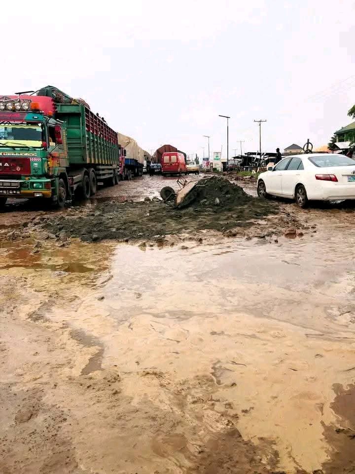 recefnigeria's tweet photo. A flood is never just about rising water,
It’s about lives at risk, homes lost, and futures disrupted.
Right now, floodwaters are already encroaching parts of Lokoja, signaling the early stages of what could become a widespread crisis.
#Flooding #recef #fypviraltwitter #Sismo https://t.co/pcdTqHVRGf