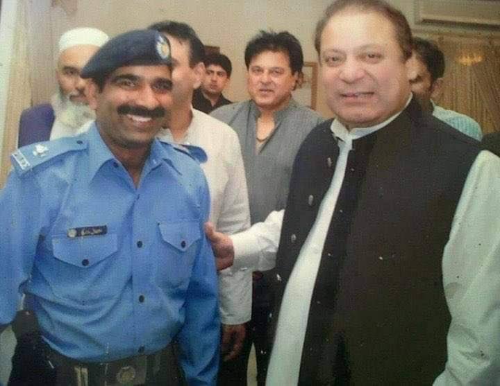 ایس ایچ او اشفاق وڑائچ جیسے کردار ایک پولیس افسر نہیں رہتے، ایک مافیا بن جاتے ہیں۔ اشفاق وڑائچ کے سر پر جن طاقتورر لوگوں کا ہاتھ ہے اسکے بعد مافیا تو بننا بھی پڑتا ہے۔