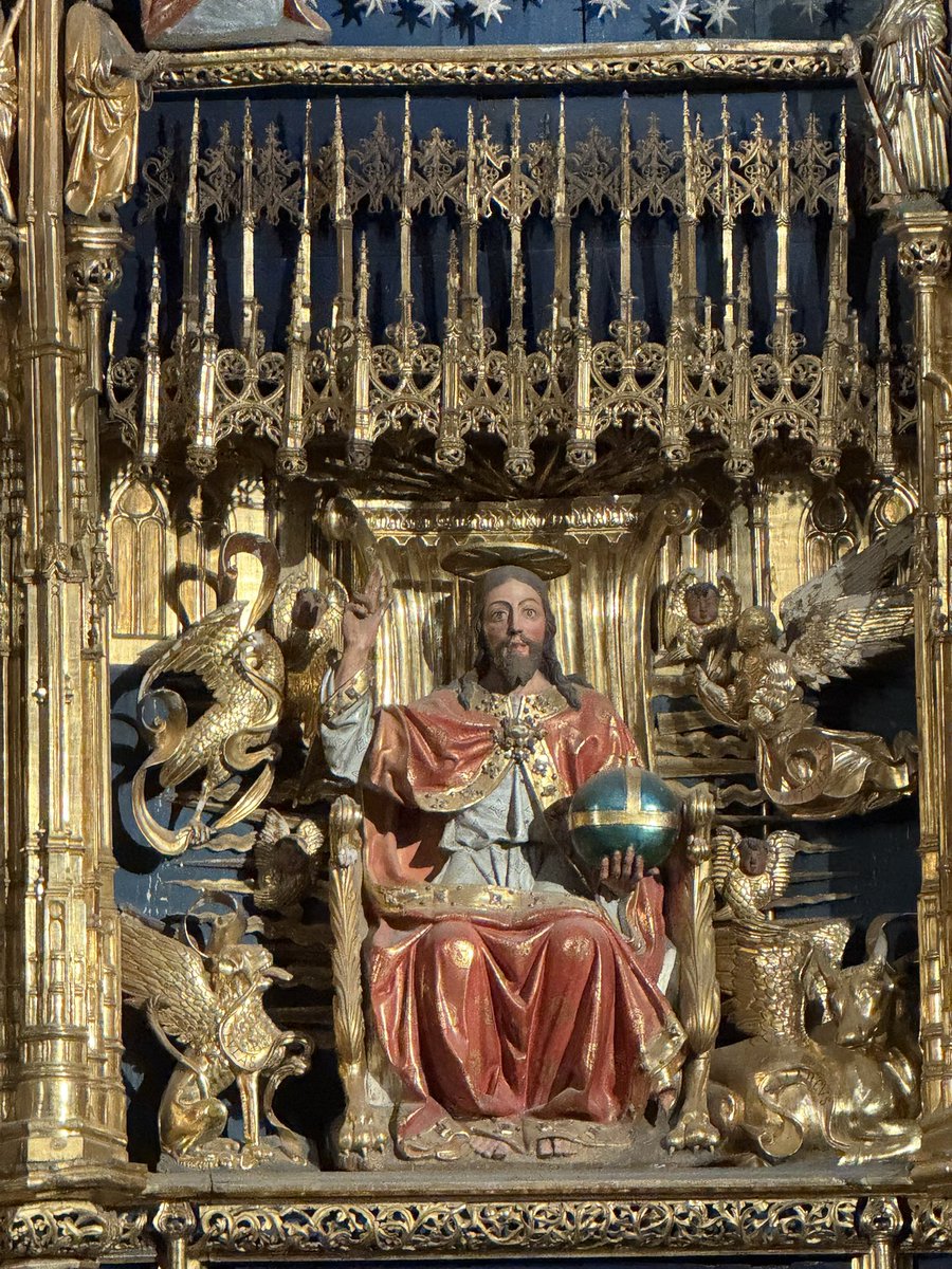 Il faut venir en Espagne pour comprendre ce qu’est vraiment un retable: une paroi d’or et d’images.
Ici 👇 à la cathédrale d’Oviedo.
