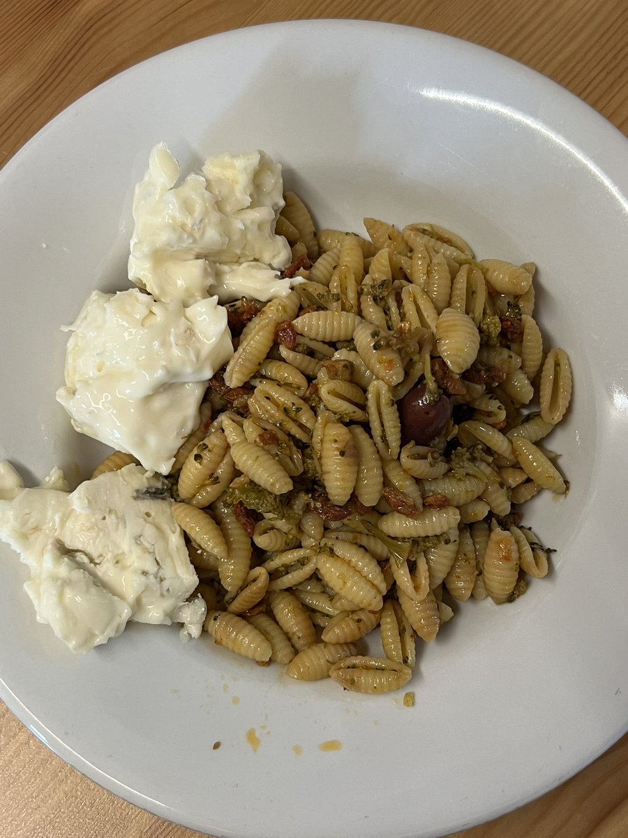 Gnocchetti sardi con broccoli, pomodorini e gorgonzola 😋