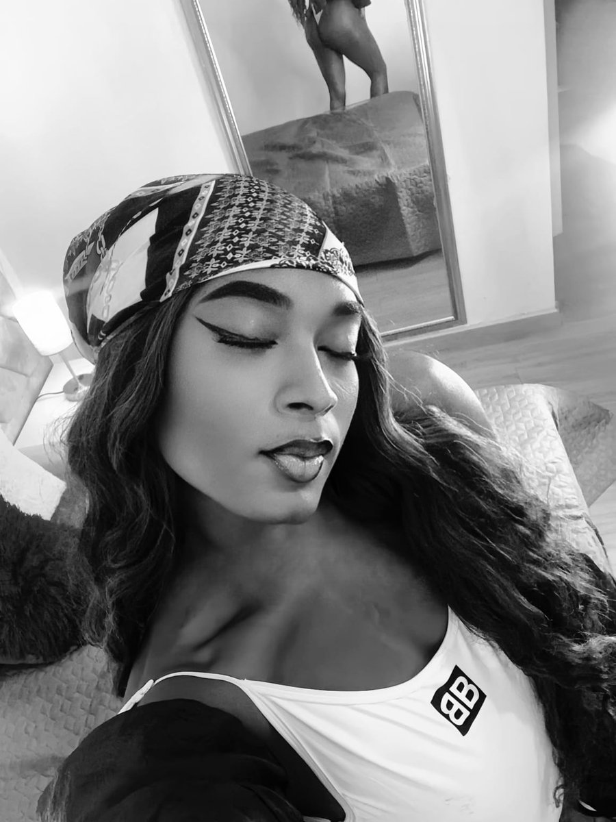Kollinnmodel's tweet photo. No color… just curves, shadows, and wicked thoughts. 🖤
Classic look, dirty mind.
Black and white never looked so tempting.
#BlackAndWhite #ClassicButSexy #TimelessTemptation #SassyVibes #LatinaHeat #NSFWVibes #CurvesInMonochrome https://t.co/2xqSUmGbPE