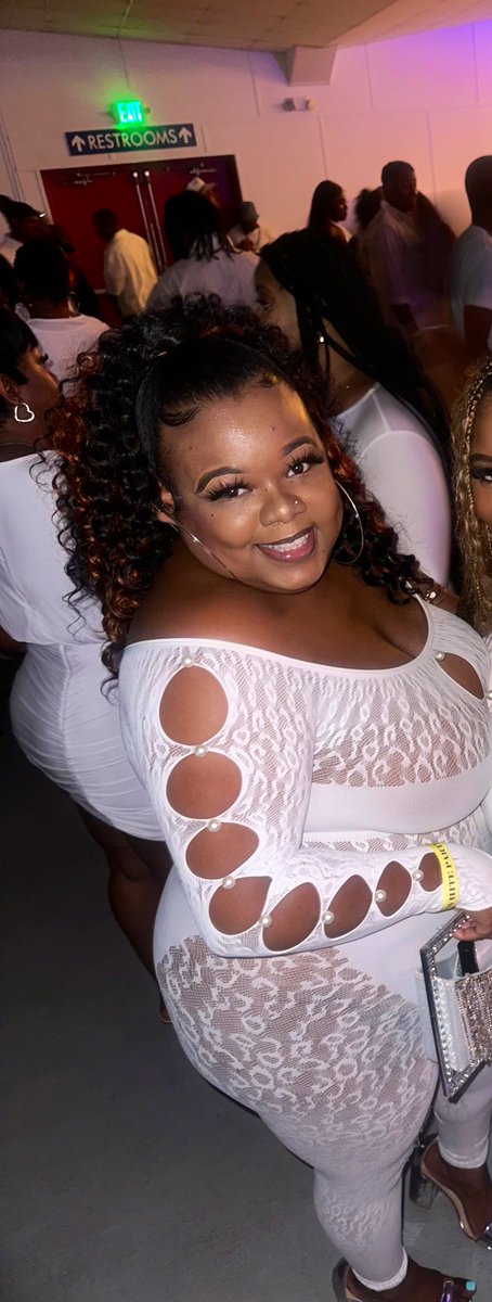 No flitter! Something about being tipsy and knowing you look good af &gt;&gt;&gt; 🙂‍↕️