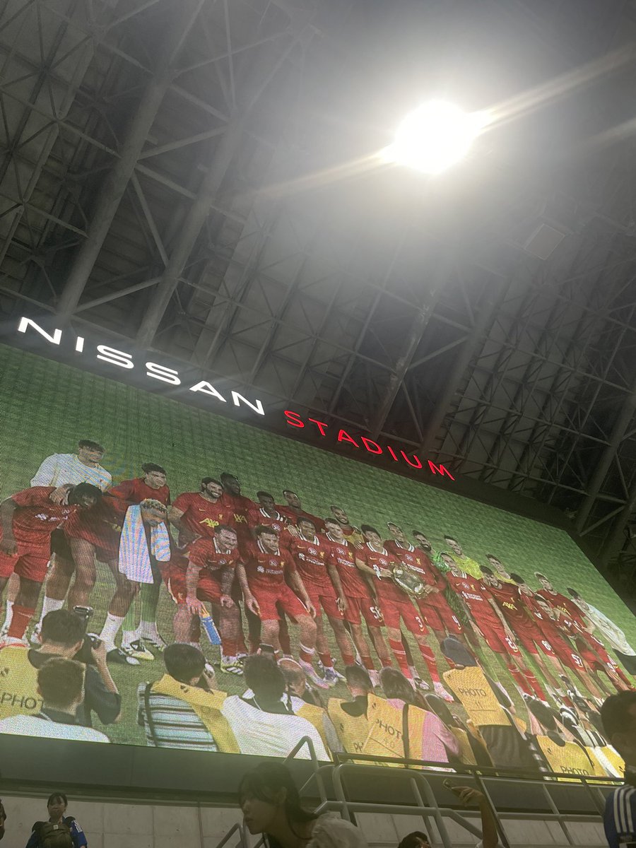 yokohama_rs's tweet image. 夏休みという事で☀️
教員の休日を一部紹介😇

先日開催された明治安田Jリーグワールドチャレンジ2025「横浜F・マリノス vs リヴァプールFC」の試合観戦に行きました！

世界でも活躍するトップスターを間近に見られ感動、感激🤩
試合も超満員で盛り上がってました‼️