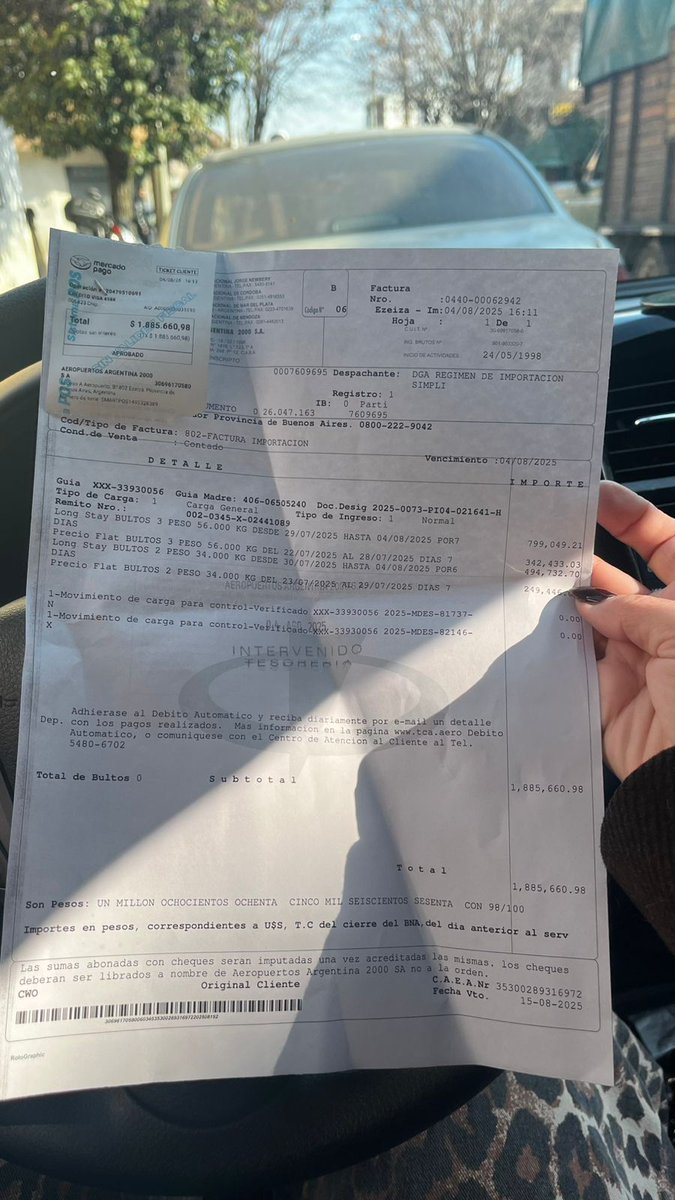 clararetta's tweet photo. @UPS @UPS charged me for a door-to-door shipment they knew they couldn’t fulfill.
My suitcases were held in customs and NO ONE told me.
I had to pay USD 1,450 in storage fees due to lack of information. Here's my email to costumer service and @CarolBTome 
#UPS #Claim #UPSscam https://t.co/RmmyNiJr3Y