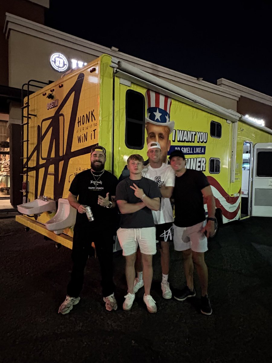 Readied up with the W boys in Vegas 

<a href="/itscalledW/">W</a> <a href="/jakepaul/">Jake Paul</a> <a href="/HappyPunch/">Happy Punch</a>