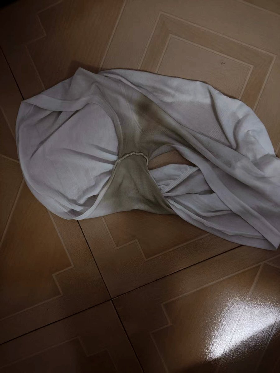 #体育生直男 #体育生原味 #体育生帅哥 #体育生内裤 #体育生 #直男体育生 #直男原味 激战了一晚上的内裤，裆部反复摩擦几百次充满了荷尔蒙汗臭和精斑