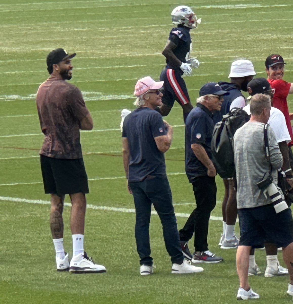 Nicki Jhabvala (@nickijhabvala) on Twitter photo Standing the sideline together between practice fields during the Commanders’ and Patriots’ workout: Jayson Tatum, Robert Kraft and Bon Jovi. Standing the sideline together between practice fields during the Commanders’ and Patriots’ workout: Jayson Tatum, Robert Kraft and Bon Jovi.