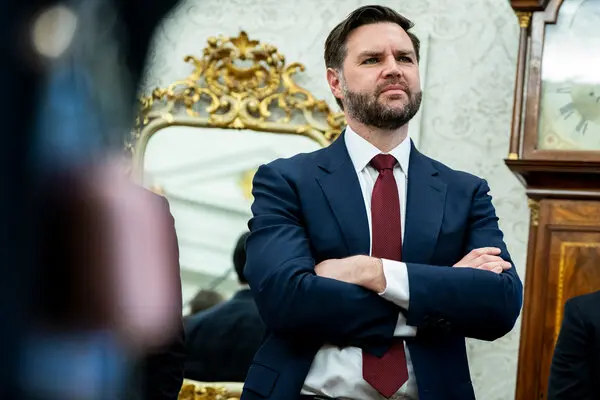 NaeemAslam23's tweet image. VP VANCE TO HOST SENIOR OFFICIALS FOR STRATEGIC DINNER WEDNESDAY

Vice President JD Vance is set to host senior administration officials at his residence Wednesday, according to a source familiar with the matter. While no agenda has been confirmed, the gathering suggests