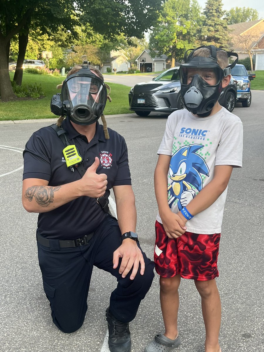 RonHocevar's tweet photo. A beautiful evening for Night to Unite. Rode with Savage F.D. Rescue 1 and had nice visits with many community members. Met up with Captain Chrisostomidis &amp; Jennifer Wells of @SavagePoliceDep at a few gatherings. @CityofSavage https://t.co/2KZUyNX25R