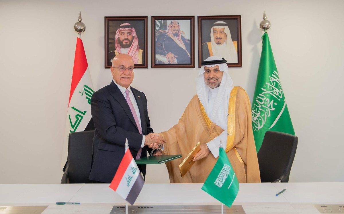 FahadAlJalajel's tweet image. سعدتُ اليوم بلقاء اخي معالي وزير الصحة العراقي د. صالح مهدي الحسناوي والوفد المرافق له في الرياض حيث بحثنا سبل تعزيز التعاون الصحي واستعرضنا فرص التكامل في الصحة العامة والصحة الرقمية والاستثمار الصحي.
وقد وقّعنا مذكرة تفاهم تُجسّد التزام بلدينا بتطوير الشراكة الصحية بما يحقق…