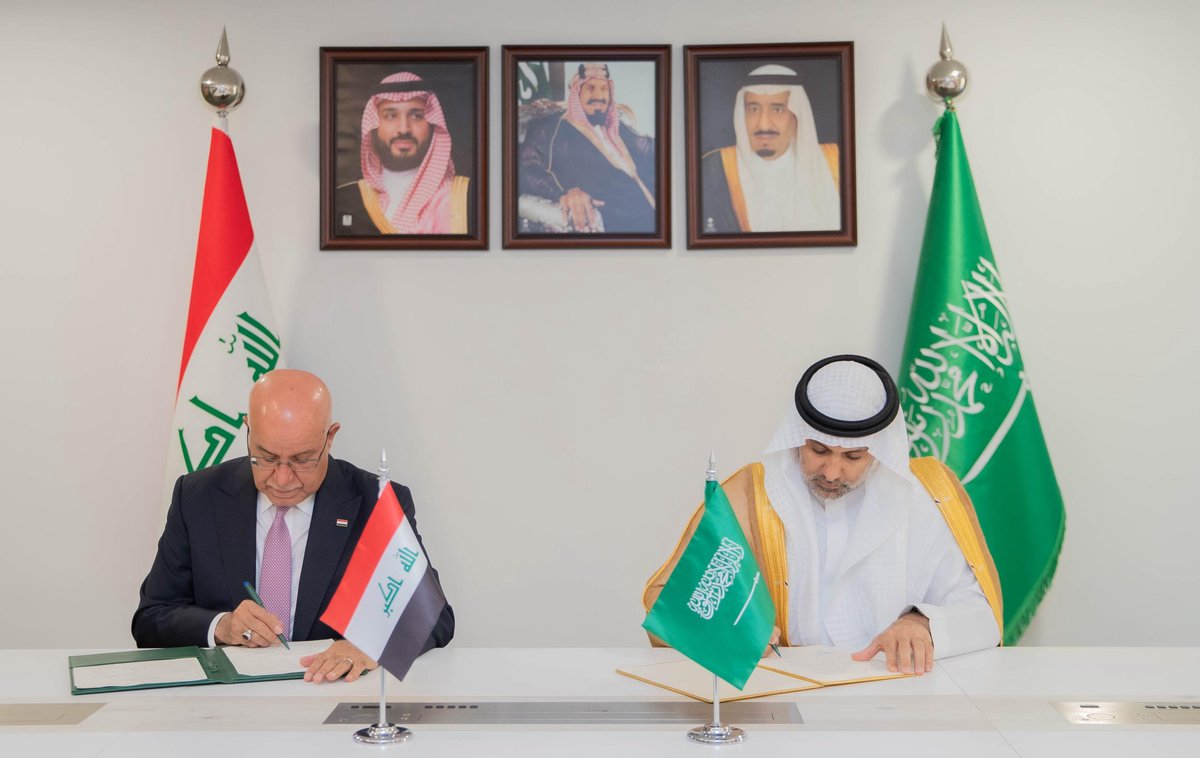 FahadAlJalajel's tweet image. سعدتُ اليوم بلقاء اخي معالي وزير الصحة العراقي د. صالح مهدي الحسناوي والوفد المرافق له في الرياض حيث بحثنا سبل تعزيز التعاون الصحي واستعرضنا فرص التكامل في الصحة العامة والصحة الرقمية والاستثمار الصحي.
وقد وقّعنا مذكرة تفاهم تُجسّد التزام بلدينا بتطوير الشراكة الصحية بما يحقق…