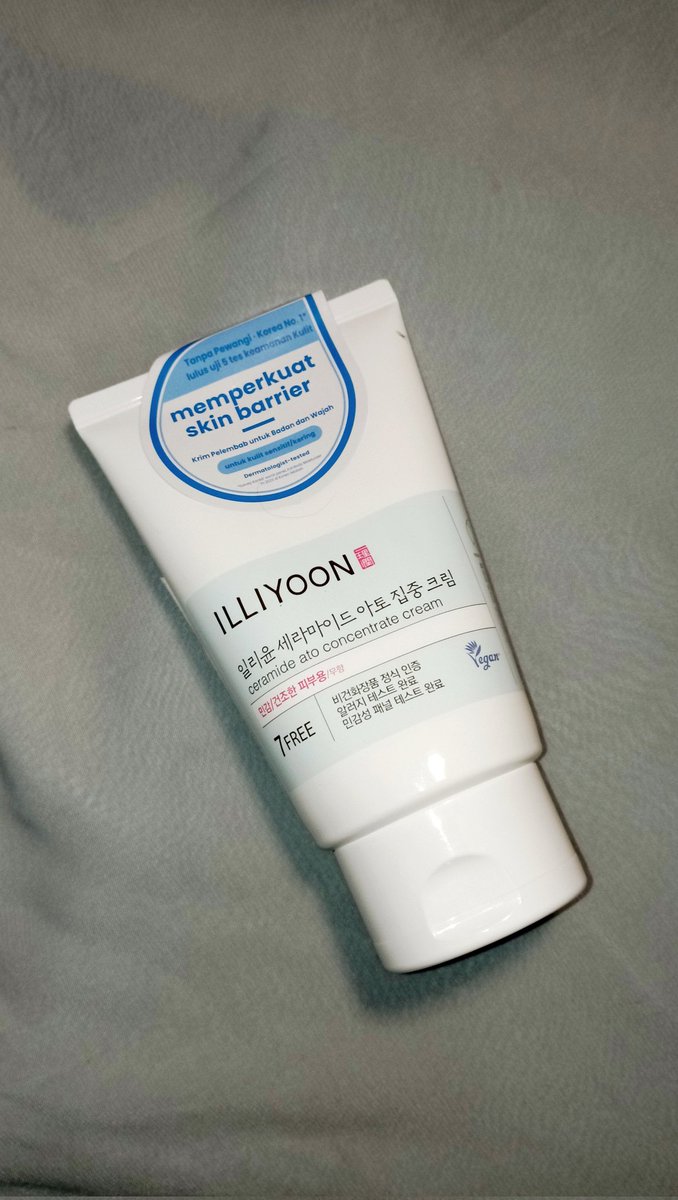 DAR DER DOR 💥
Beberapa waktu lalu aku baru menang giveaway Moisturizer Illiyoon ✨Ceramide Ato Concentrate Cream✨ dari <a href="/illiyoonid/">ILLIYOON Indonesia</a> x <a href="/ohmy_beautybank/">✨OMBB</a> ihiww!
I've been using illiyoon moisturize since Jan 2025 and totallyy LOVING IT so far!! 💗