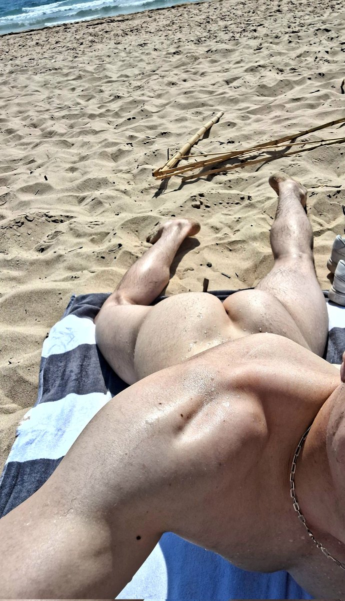Beach and butt 😎