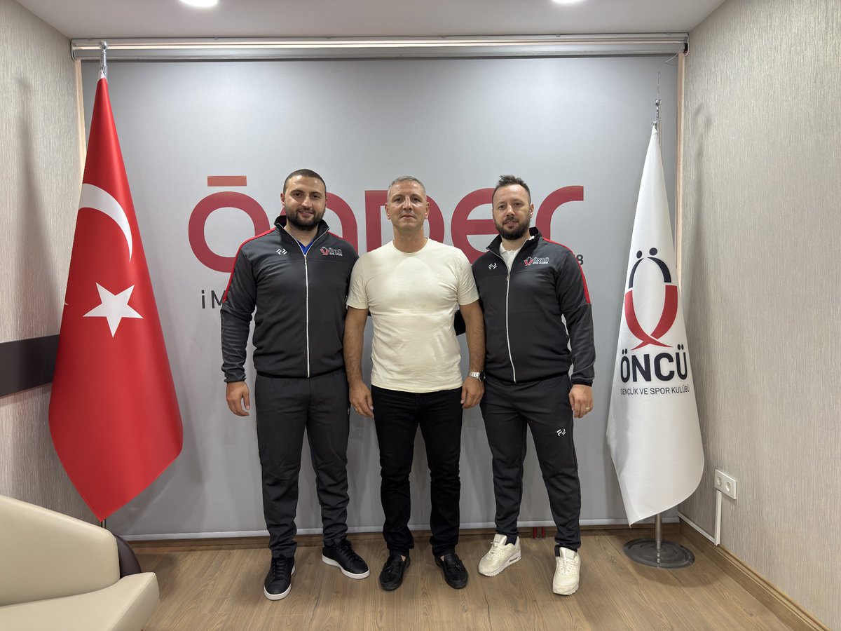 OncuGenclikSpor's tweet photo. Öncü Spor Kulübü olarak karate branşımızda yeni antrenörlerimizle güçleniyoruz. 

Başkanımız Hüseyin Kara ve branşlardan sorumlu Başkan Yardımcımız Kenan Yıldırım’ın öncülüğünde, İsmail Arapoğlu ve Aykut Usda ile yeni dönem için anlaşma sağladık. https://t.co/SILTSBYXcq