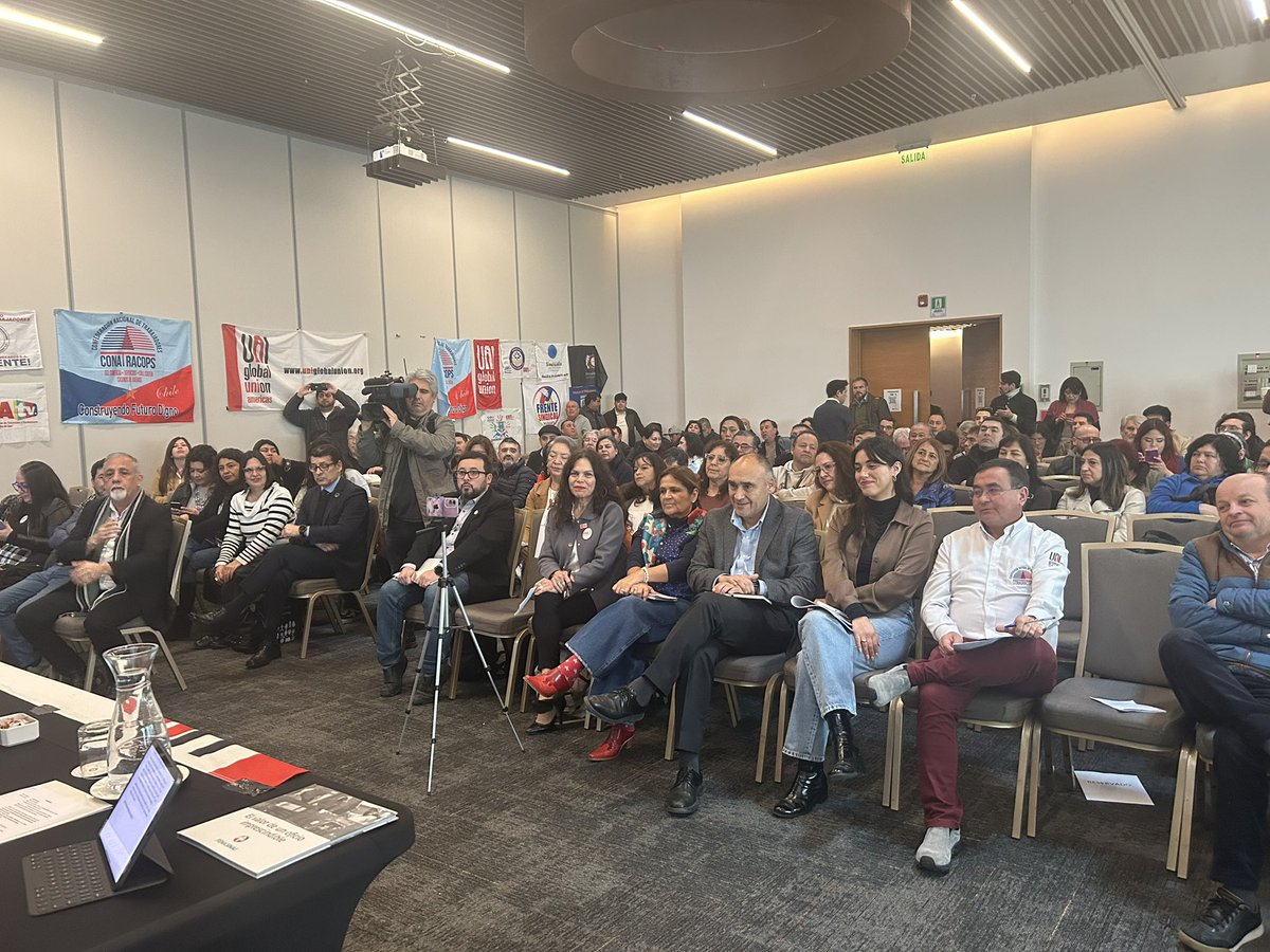 #Hoy En encuentro convocado por <a href="/uniamericas/">UNI Américas</a> y <a href="/UTDTrabajoDigno/">Unidad por Trabajo Digno</a> con la candidata <a href="/jeannette_jara/">Jeannette Jara Román</a>  nuestra presidenta <a href="/gloflowers/">gloria flores</a> relevó el deber y compromiso de l@s trabajador@s con el progresismo “no da lo mismo por quién votar” y llamó a no ser neutrales en participación .