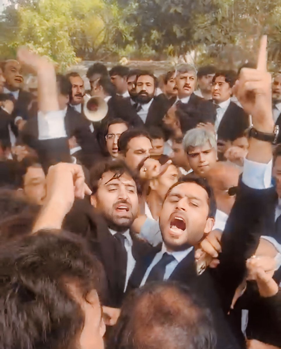 imKashifBashir's tweet photo. دیہنہ نئیں چَڑھنا، وَستی وِچّوں کیوں ایہ ڈَر نئیں جاندا
راتاں   لَمیاں ہو  جاوࣿن   تے سورج مَر نئیں جاندا
@aliijazbuttar https://t.co/q7Rd7hFuUI
