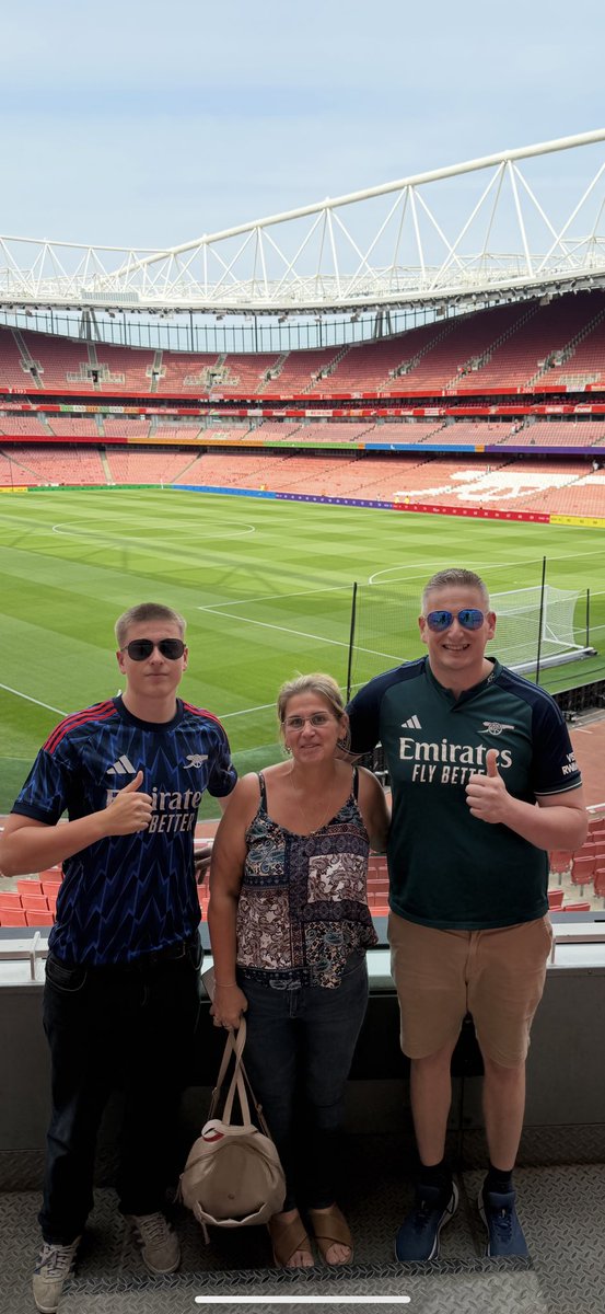matthewgibbs9's tweet image. At the emirates for the first time this season. Gyokeres starts. 😇🙌🏻🙌🏻