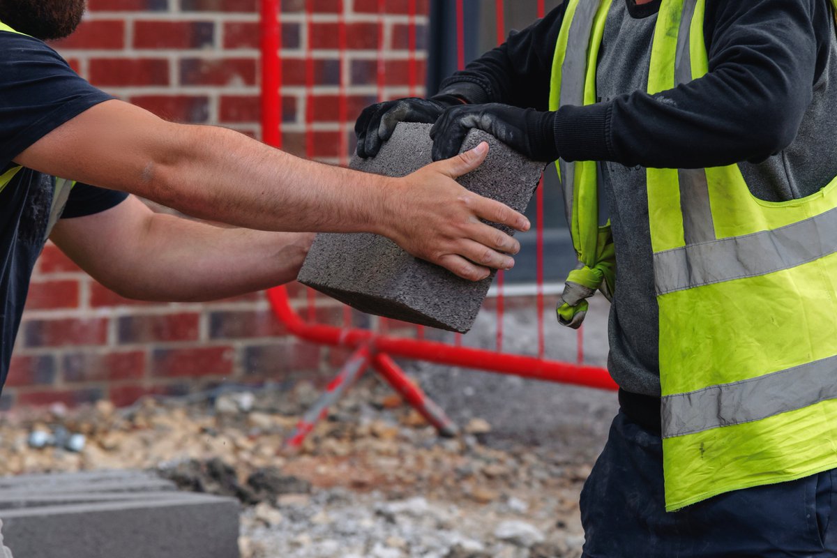 1NTS's tweet image. A Manual Handling Train the Trainer delivers effective training for delegates serving all industry sectors. The course and materials are relied on by so many trainers, from beginners to more experienced practitioners. 

#ManualHandling #ManualHandlingTraintheTrainer