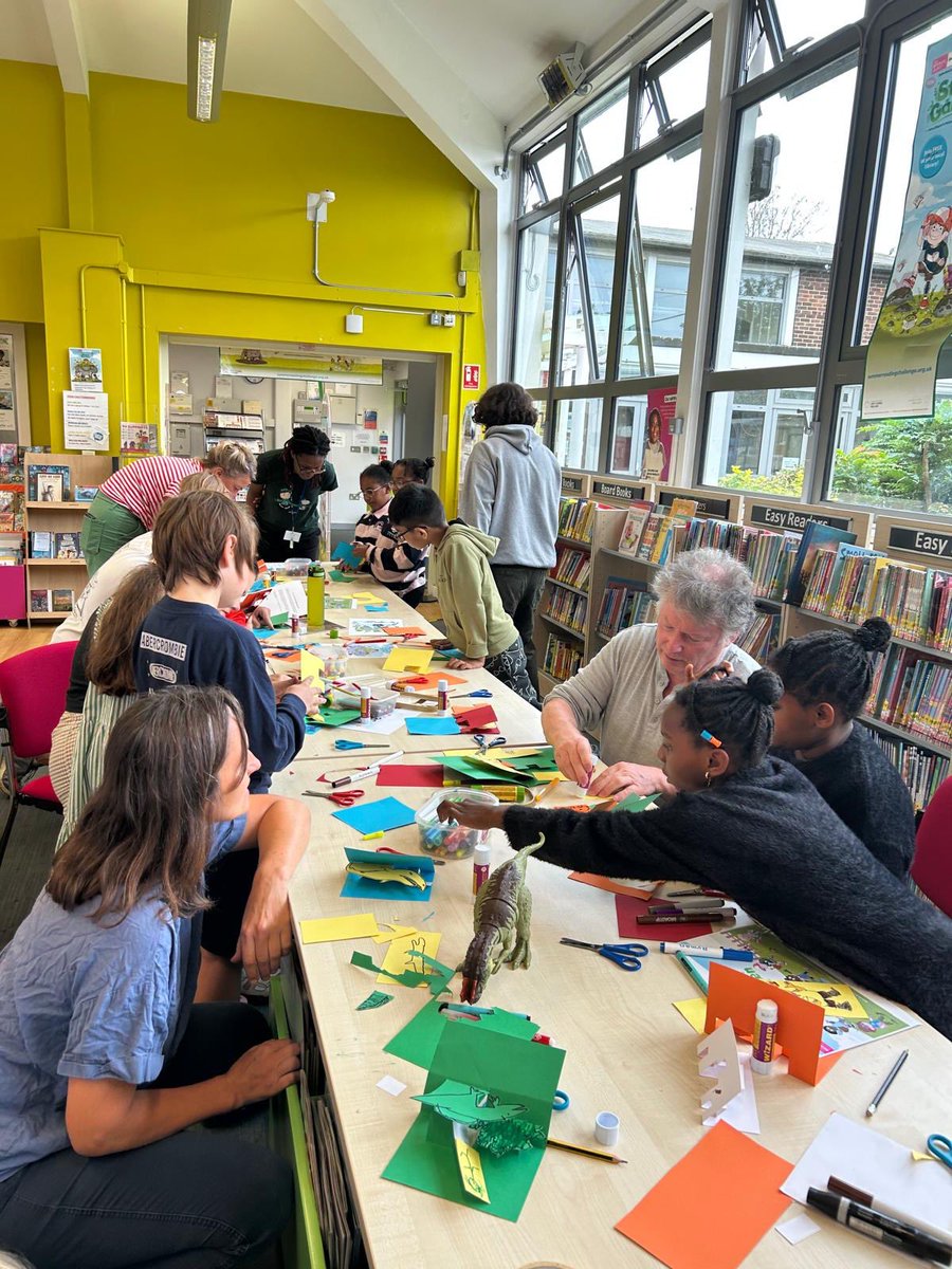 GreenwichLibs's tweet image. Families at #SladeLibrary got creative with help and inspiration from author and illustrator John O’Leary this week! Using the Summer Reading Challenge #StoryGarden as the theme, we made pop up books using different colours and materials 🎨🌿 #LoveYourLibrary