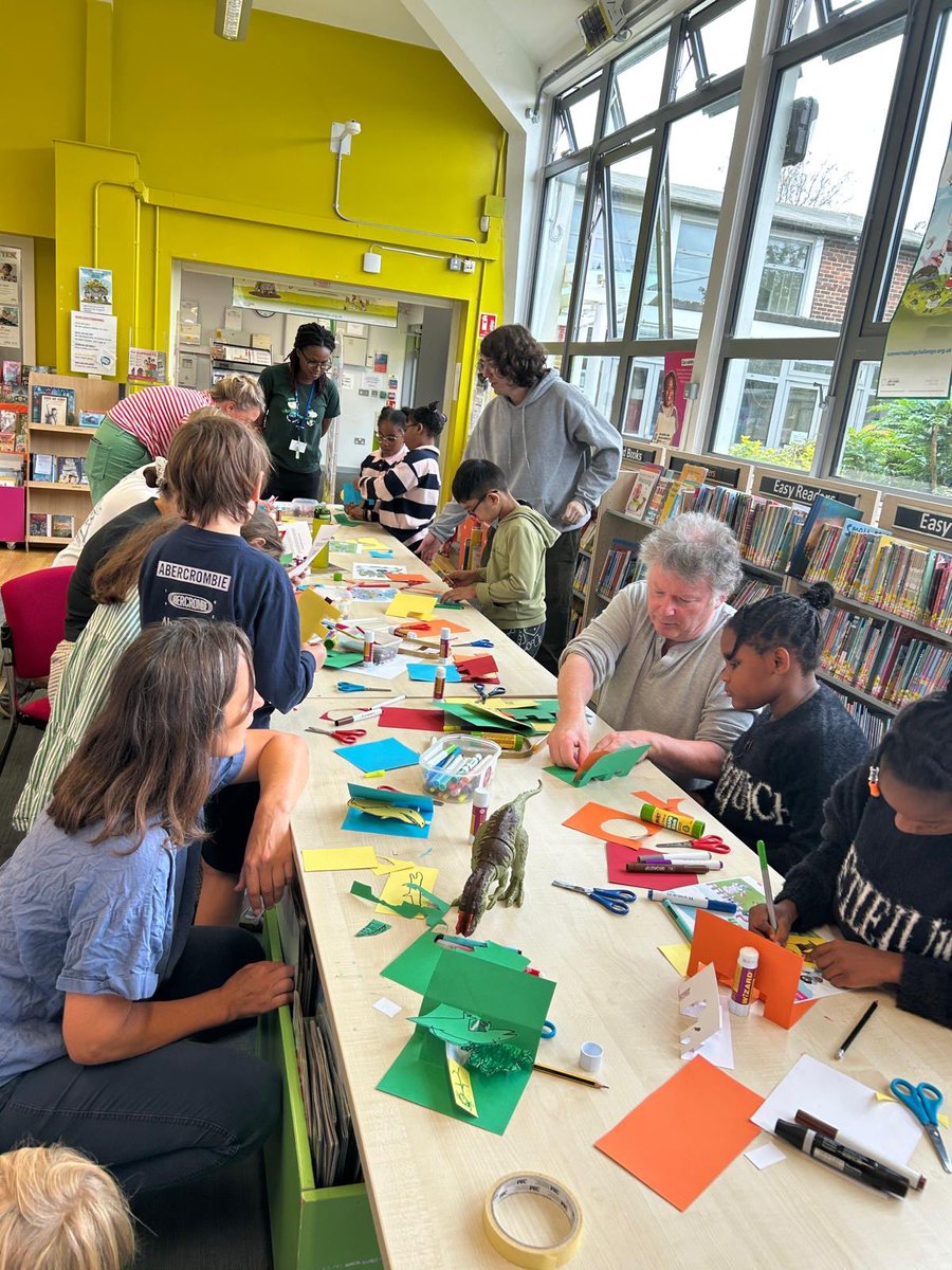 GreenwichLibs's tweet image. Families at #SladeLibrary got creative with help and inspiration from author and illustrator John O’Leary this week! Using the Summer Reading Challenge #StoryGarden as the theme, we made pop up books using different colours and materials 🎨🌿 #LoveYourLibrary