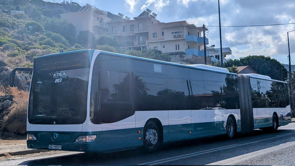 WC2512's tweet photo. Sun shines as it heads to the party in Malia..
#KTEA #MinoanLines bus 203 - HZI 9572 in #Stalis this afternoon heading to #Malia. https://t.co/rwIQwAlAFx