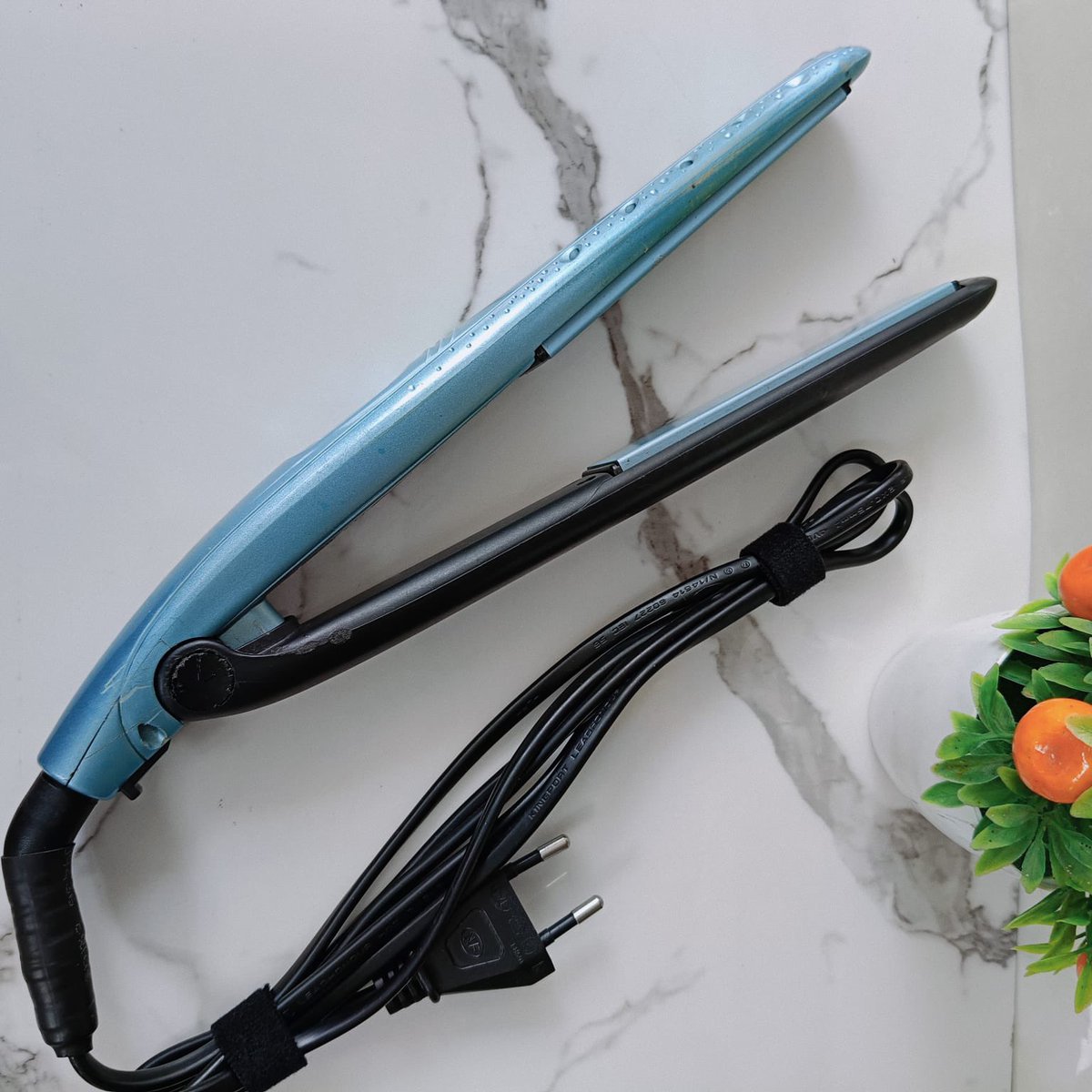 satriyanida's tweet photo. WTS Remington Wet To Straight/ Remington Wet 2 Straight , type S7300 suhu sampai 230 derajat 

Kondisi seperti foto, fungsi normal, kabel bisa diputar 360, minus pemakaian real pict sesuai foto

Dom Surabaya 

Price 450k 

#wts #wtb https://t.co/z1vKuBeznU