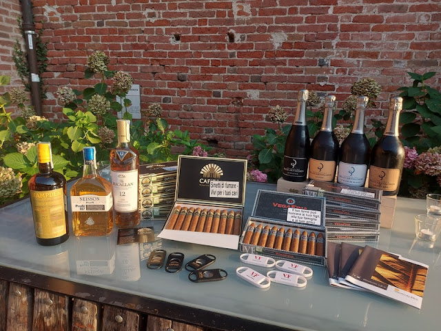NicolaDiNunzio7's tweet photo. Splendida serata all'Abbazia di Staffarda
.
👉 https://t.co/sYc87chi5Z 👈
.
#NicolaDiNunzio #Globetrottercigars #NdnJournalist #Perfecto #PerfectoMagazine #Sigari #Cigars #Vegafina #Capitol #Champagne #BillecartSalmon #AbbaziaDiStaffarda #Neisson #Macallan #DiademaSpa #VelierSpa https://t.co/NZCdwda4g6