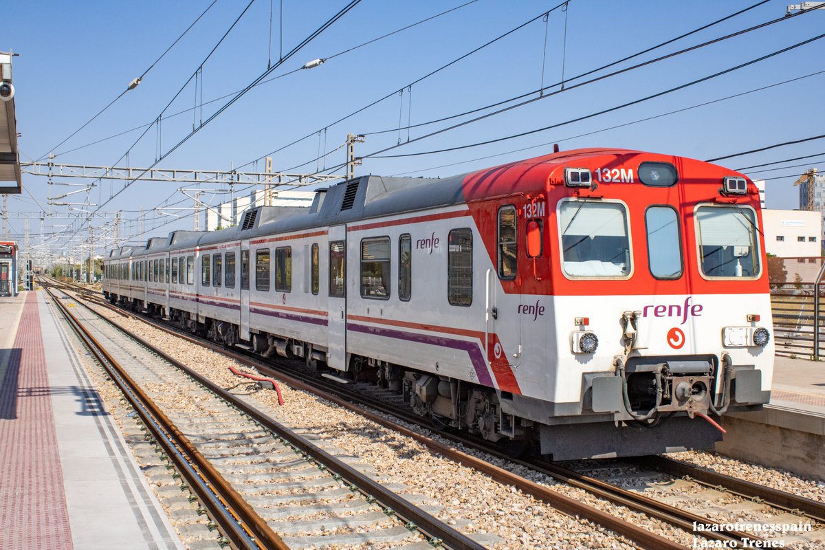 Renfe 592 sin servicio en la estación Valencia-FSL  Julio 2025 <a href="/Renfe/">Renfe</a> #PHOTOS #Trainspotting #Railway #renfecercaniasvalencia #renfe