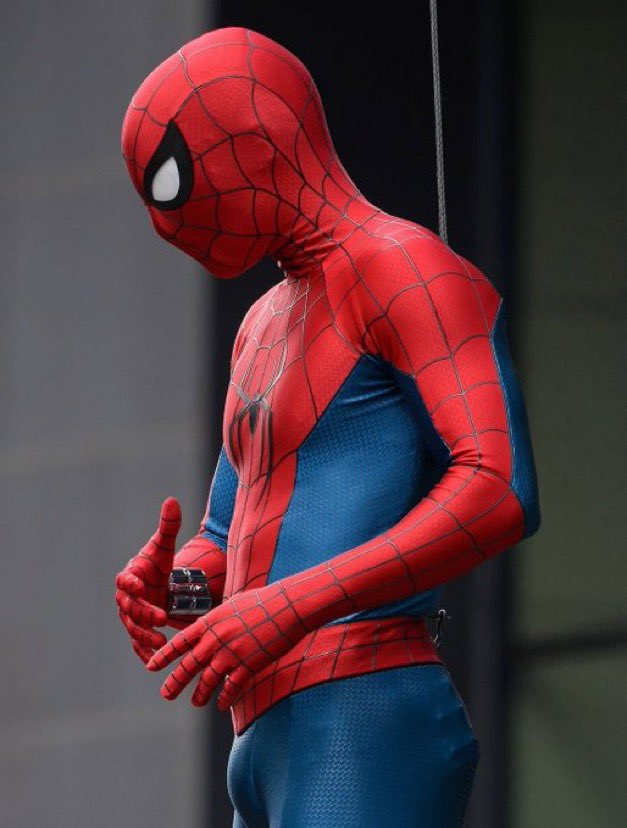 marvel_updat3s's tweet photo. New look at Tom Holland on the set of ‘SPIDER-MAN: BRAND NEW DAY’. https://t.co/GRrhWyLH7t
