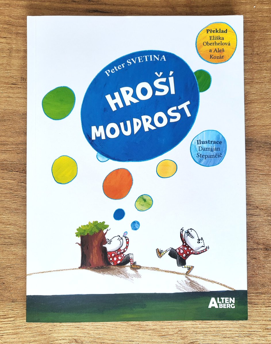 AltenbergBooks's tweet photo. PETER SVETINA 🇸🇮
HROŠÍ MOUDROST 🦛☔️😍
Hroši Hubert a Marcel 🦛🦛rádi sedávají ve stínu  platanu 🌳a velmi je baví moudře rozprávět. A tak mudrují o spoustě věcí (třeba jak dlouho trvá liják 🌧️, jak spočítat tučňáky 🐧🐧🐧nebo jak pomoci žirafě 🦒, která má škytavku).
➡️https://t.co/134ndmO5hz
Veselá knížka slovinského autora Petera Svetiny o mudrování dvou vtipných hrochů pro malé děti a začínající čtenáře.
Nyní také výhodně v rámci balíčku TŘI KNÍŽKY POHÁDEK PRO NEJMENŠÍ:
➡️https://t.co/Fp7ALqVi1l